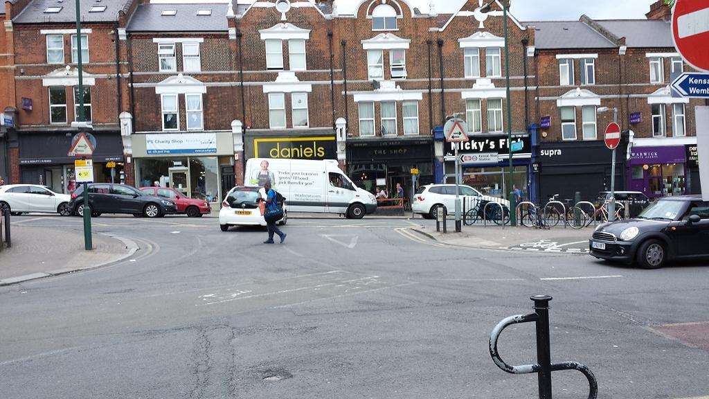 ホテルKensal House Portobello London Wembley エクステリア 写真